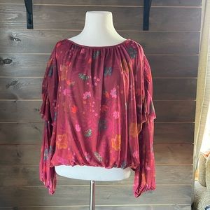 NWT Free People bohemian top size small, floral with elastic waist